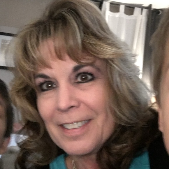 Meet your Posher, Kat - Picture 2 of 2